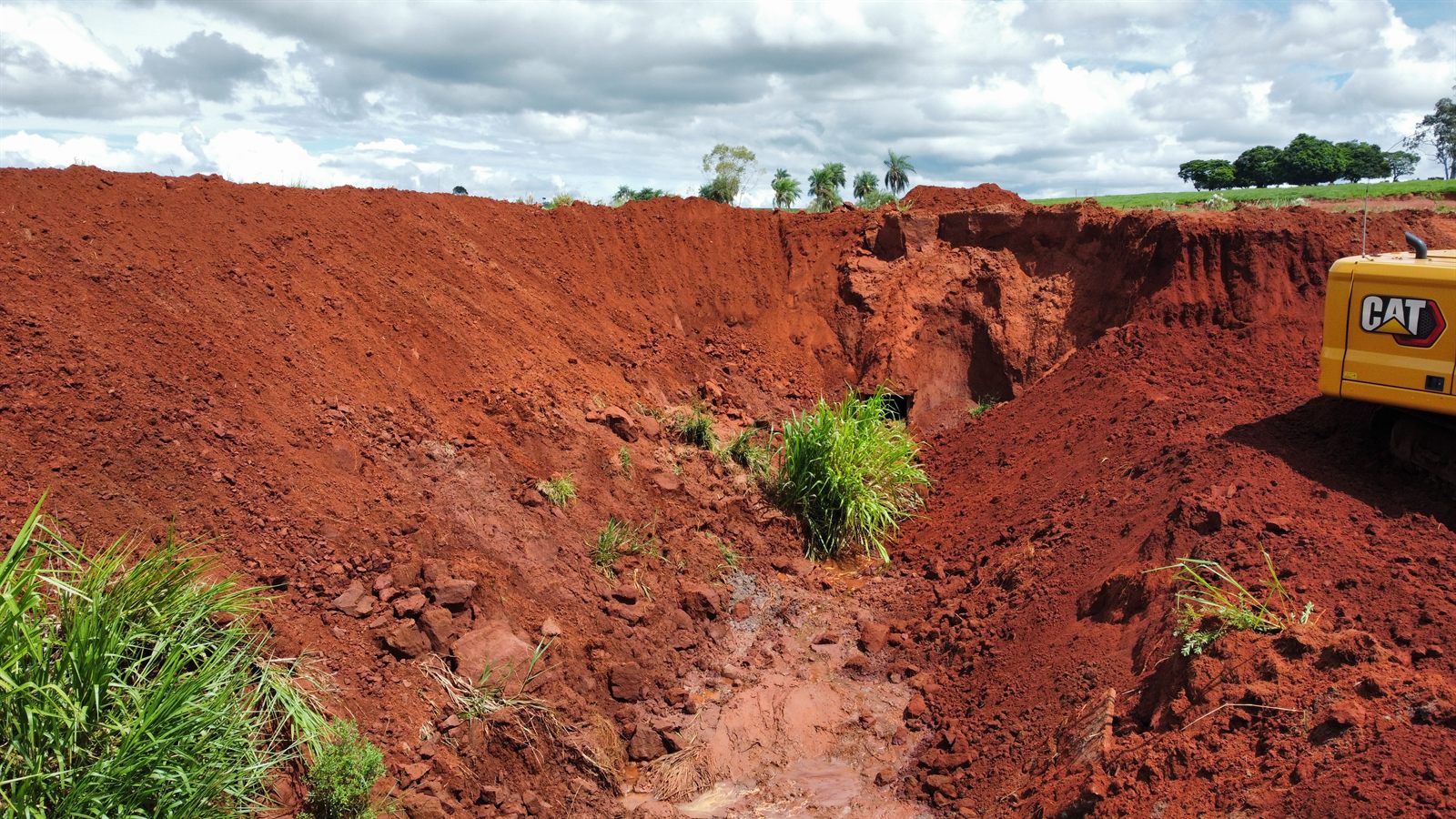 Reforma de barragem no Grupo Jatobá, Fazenda Leãozinho, executada pelo Grupo LG — foto 1