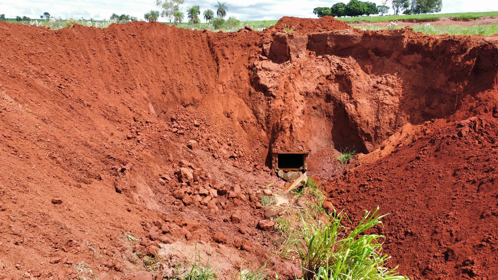 Reforma de barragem no Grupo Jatobá, Fazenda Leãozinho, executada pelo Grupo LG — foto 2