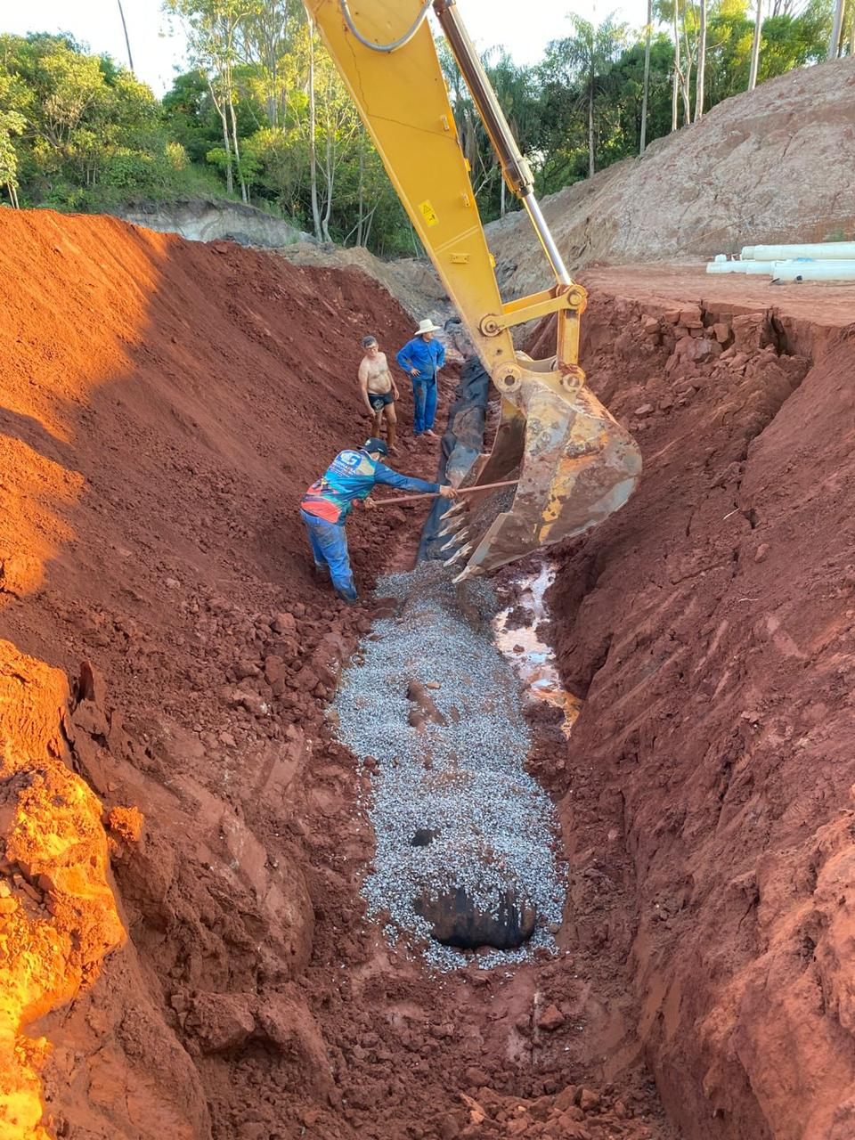 Barragem de terra em execução na Fazenda Laçador, obra do Grupo LG — foto 5