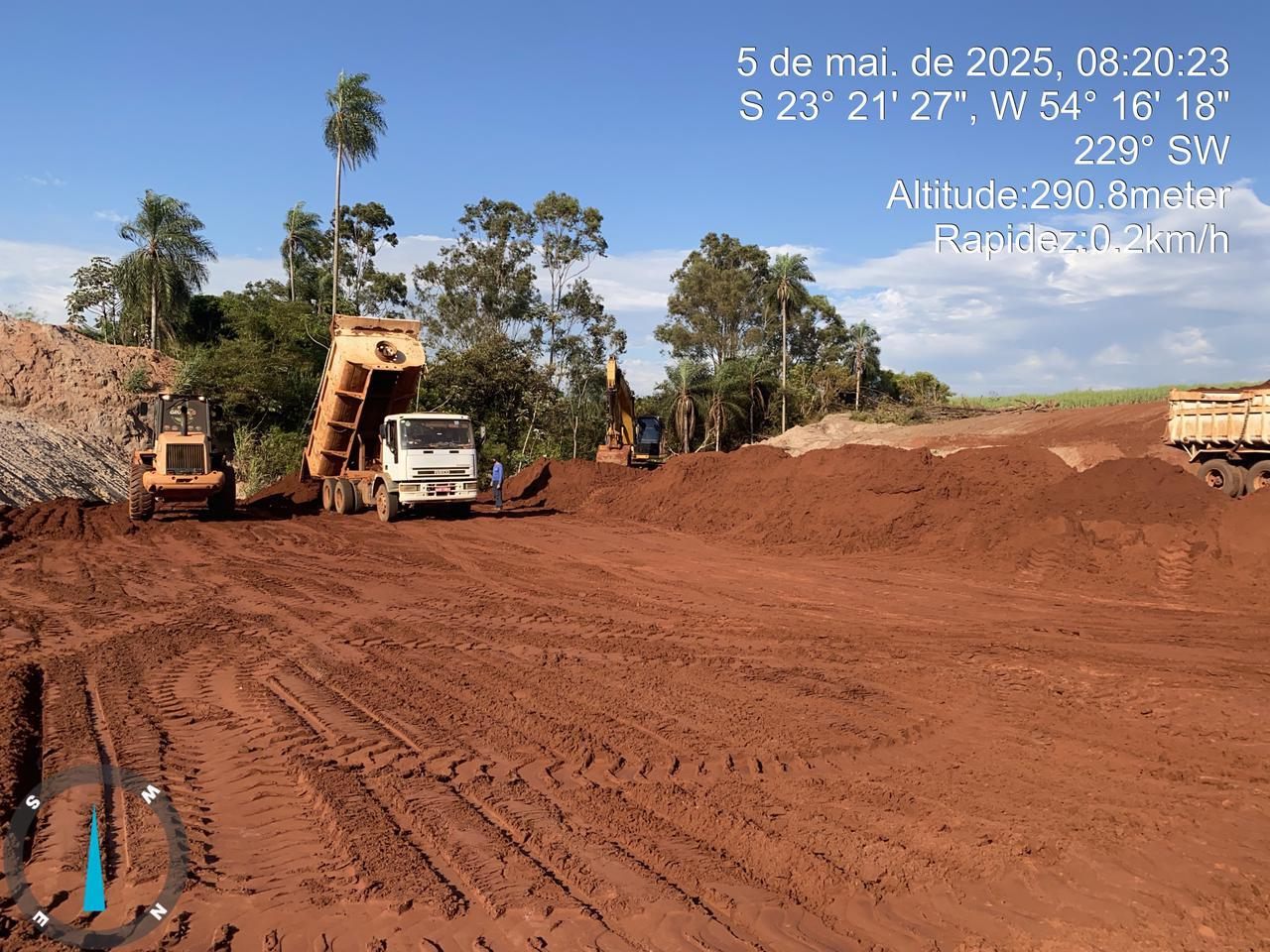Barragem de terra em execução na Fazenda Laçador, obra do Grupo LG — foto 7
