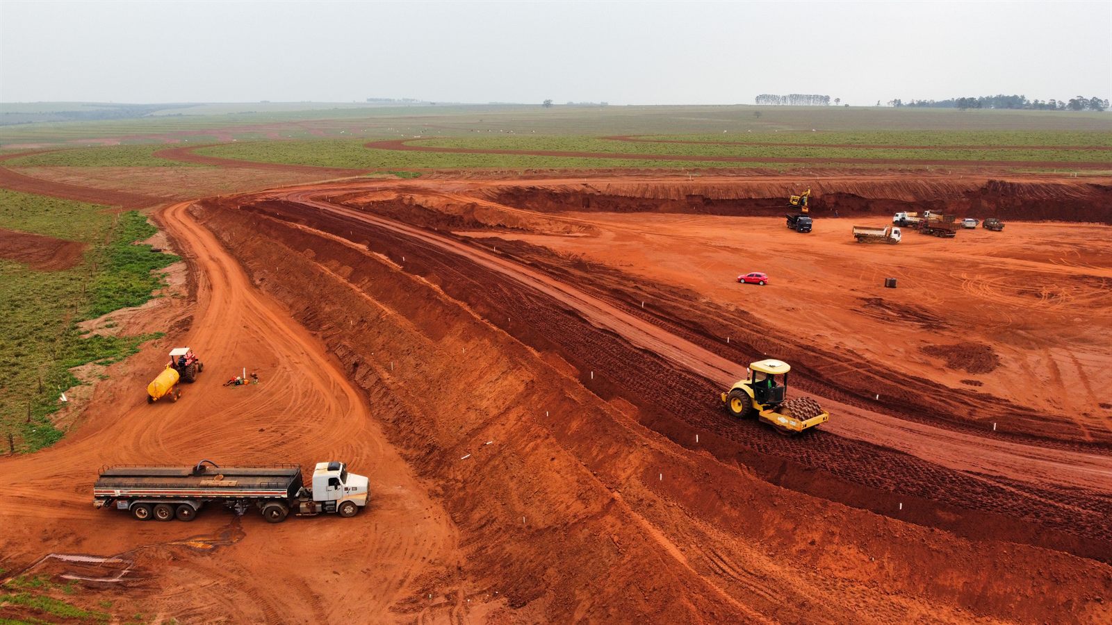 Reservatório de irrigação 1 na Fazenda Ouro Fino, executado pelo Grupo LG — foto 2