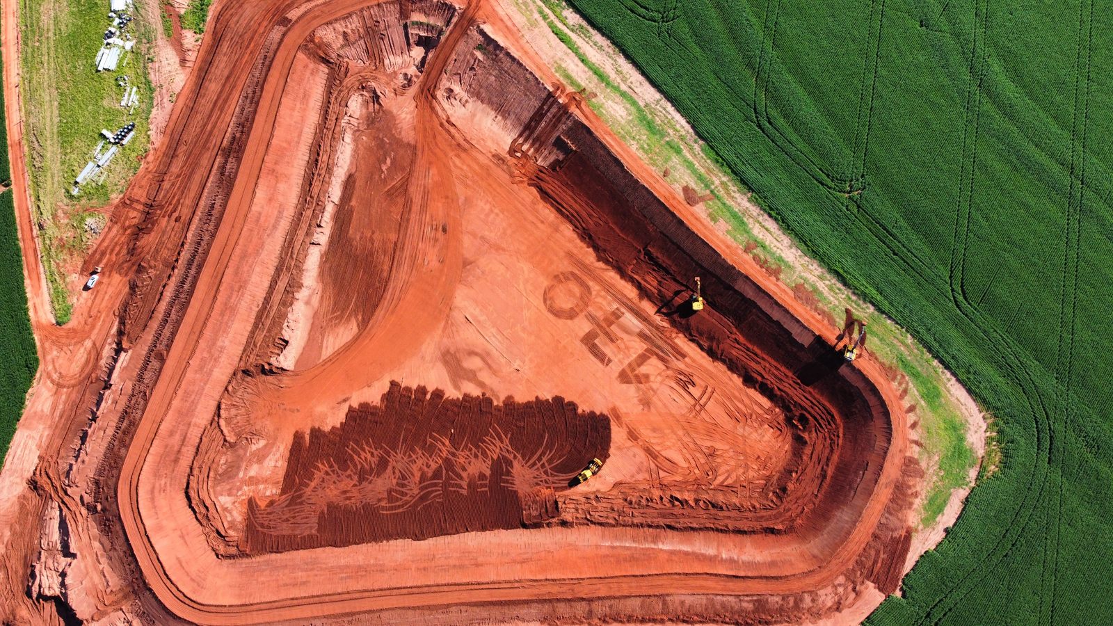 Reservatório de irrigação 1 na Fazenda Ouro Fino, executado pelo Grupo LG — foto 6