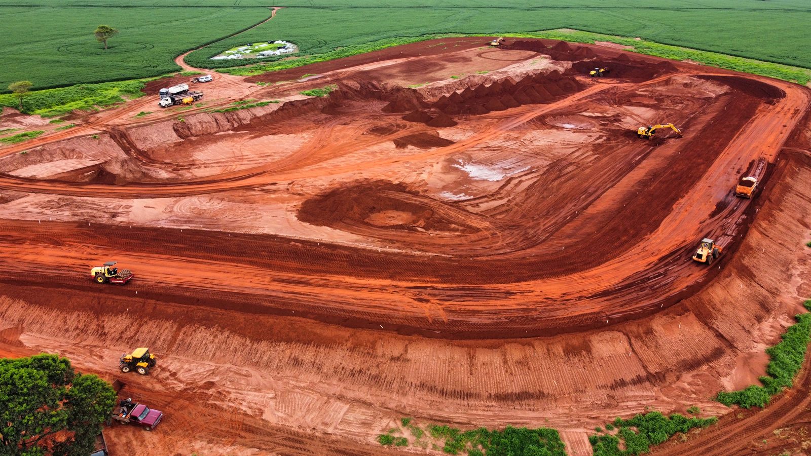 Reservatório de irrigação 2 na Fazenda Ouro Fino, executado pelo Grupo LG — foto 2