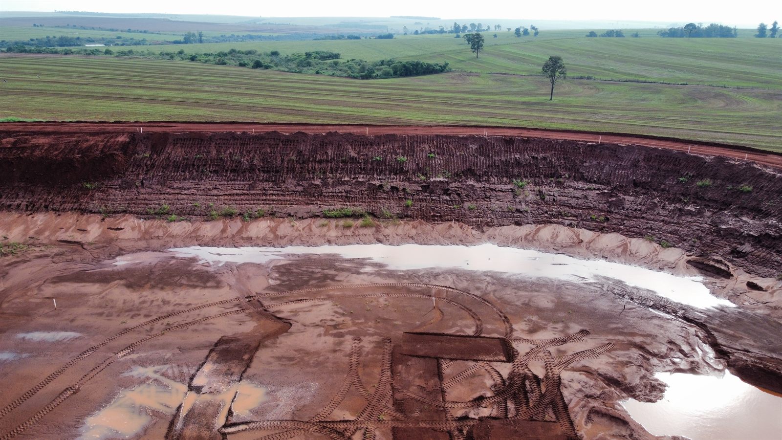 Reservatório de irrigação 2 na Fazenda Ouro Fino, executado pelo Grupo LG — foto 5